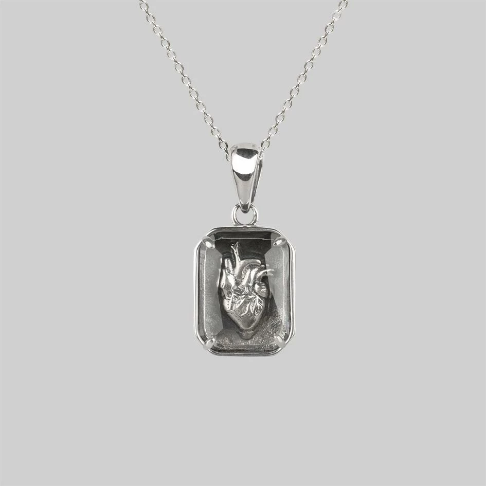 CLASSICS HEART KEEPER. Anatomical Heart Under Glass Necklace - Silver Necklaces & Chains 1 CLASSICS HEART KEEPER. Anatomical Heart Under Glass Necklace - Silver Necklaces & Chains