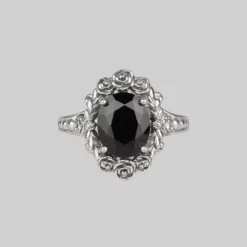 CLASSICS MARIA. Rose Wreath Onyx Silver Cocktail Ring