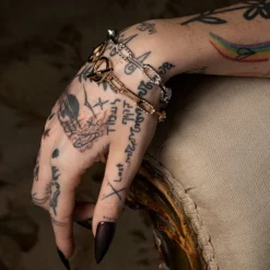 CLASSICS EVERMORE. Twisted Rope Link T-Bar Chain Bracelet - Gold Bracelets