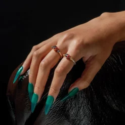 SS22 POISON. Garnet & Skulls Ring - Silver