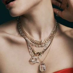 CLASSICS Necklaces & Chains UNITY. Linking Hands Necklace - Gold