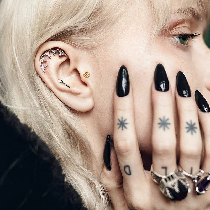 HALLOWEEN 2021 MORWENA. Gothic Arch Stud Earring - Silver 2 HALLOWEEN 2021 MORWENA. Gothic Arch Stud Earring - Silver