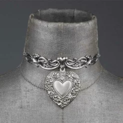 CLASSICS Necklaces & Chains LOVE STRUCK. Ornate Heart Choker - Silver