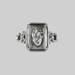 CLASSICS HEART KEEPER. Anatomical Heart Under Glass Ring - Silver
