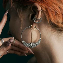 CLASSICS EMINENCE. Romantic Floral Hoop Earrings - Silver