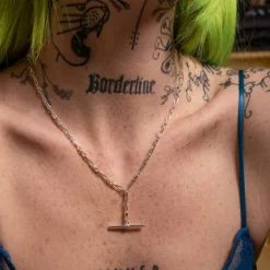 CLASSICS ARAEL. Twisted Figaro T-Bar Chain - Silver