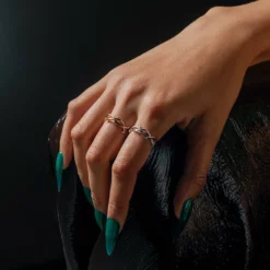 SS22 REVIVAL. Thorn Band Ring - Gold