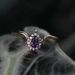 CLASSICS MONTAGUE. Amethyst Teardrop Gold Ring Rings