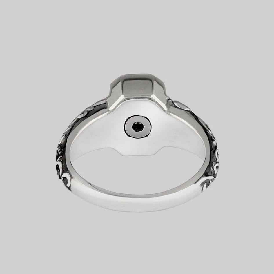 CLASSICS IN MEMORIAM. Onyx Ashes Cremation Ring 4 CLASSICS IN MEMORIAM. Onyx Ashes Cremation Ring