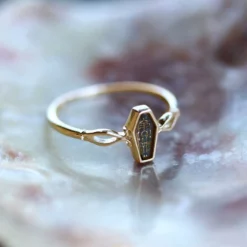 CLASSICS MORALITY. Tiny Skeleton Coffin Gold Ring