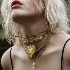 CLASSICS LOVE STRUCK. Ornate Heart Choker - Gold Necklaces & Chains