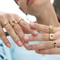 CLASSICS ARDOUR. Sacred Heart Signet Ring - Gold Rings