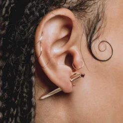 CLASSICS SALEM. Garnet Short Dagger Single Earring - Gold