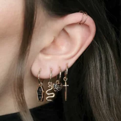 CLASSICS DIVINITY. Garnet Snake Hoop Earrings - Gold