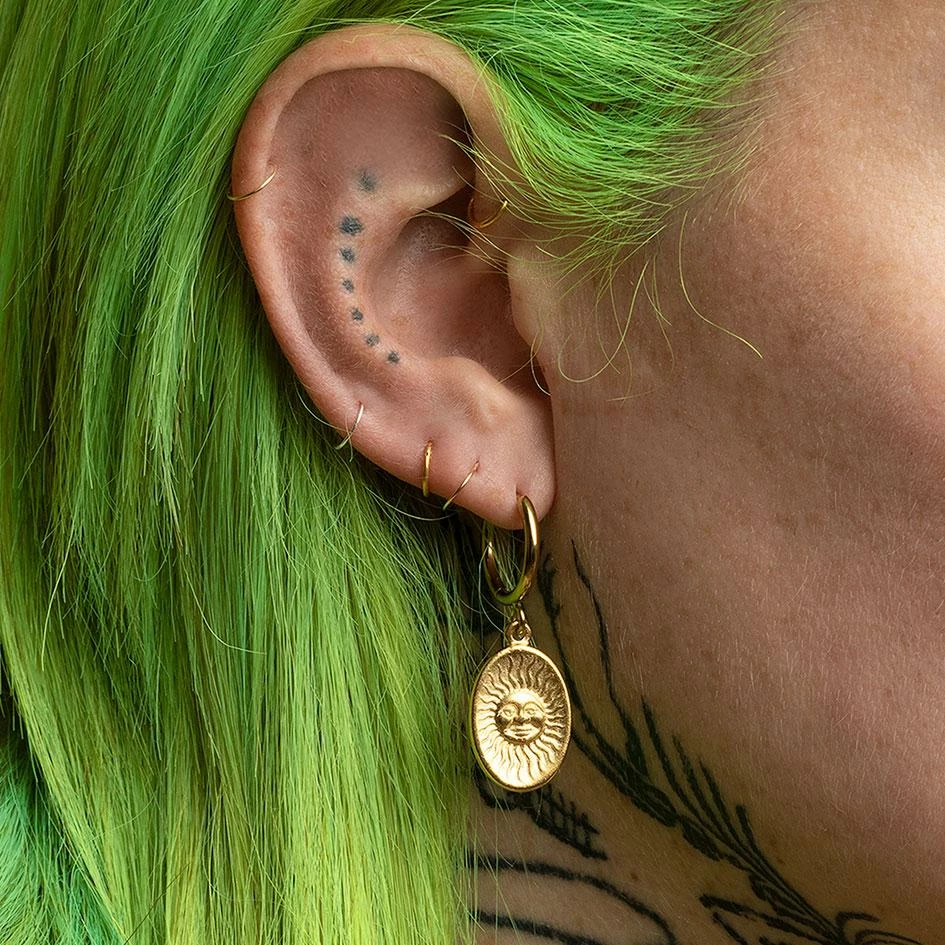 CLASSICS DAWN. Symbolic Sun Face Hoop Earrings - Gold 2 CLASSICS DAWN. Symbolic Sun Face Hoop Earrings - Gold