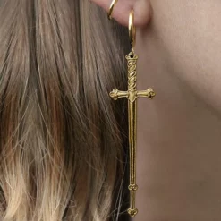 CLASSICS MERCY. Sword Hoop Earrings - Gold