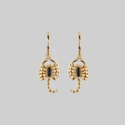 CLASSICS VELES. Scorpion Onyx Hoop Earrings - Gold