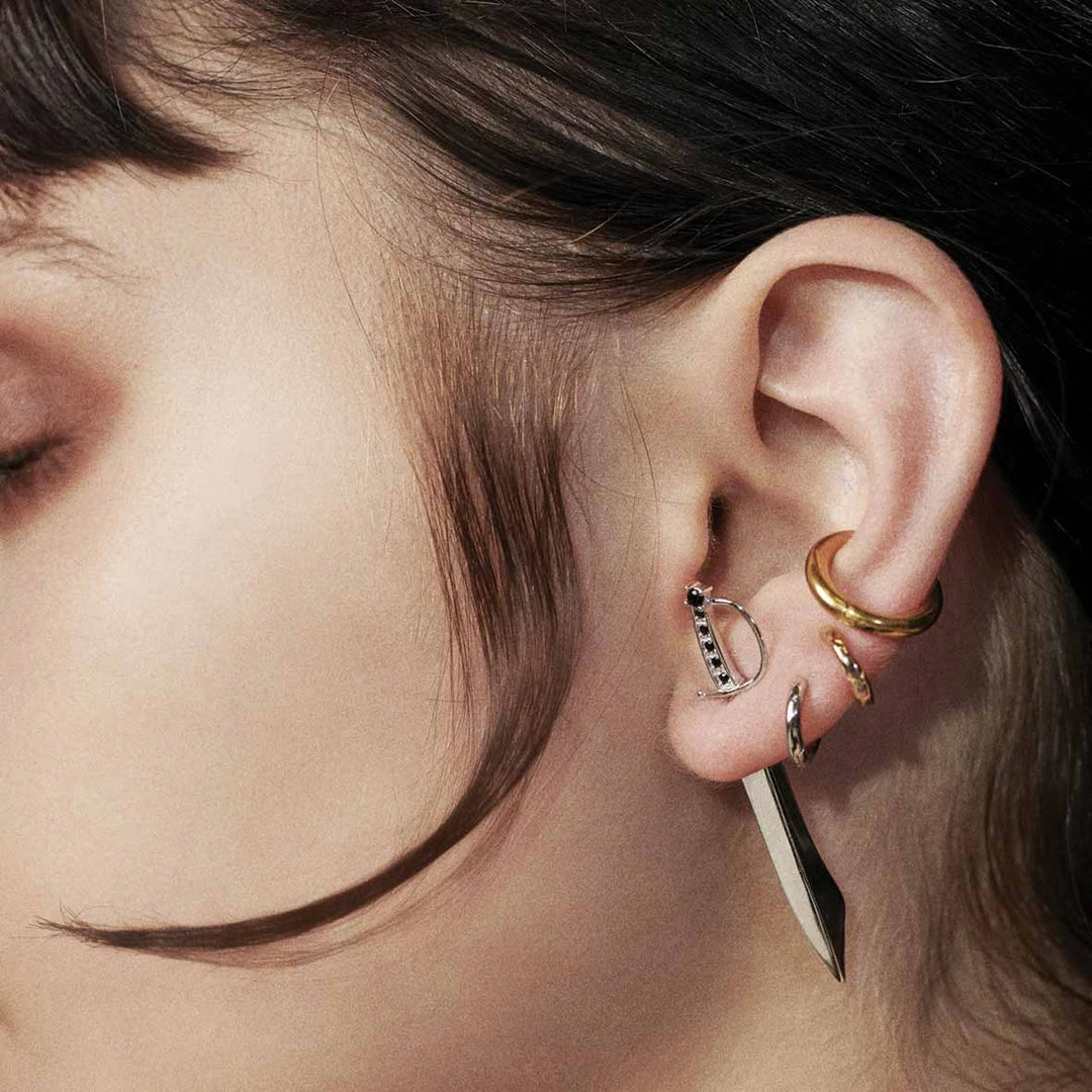 CLASSICS REVOLT. Black Spinel Sword Single Earring - Silver 2 CLASSICS REVOLT. Black Spinel Sword Single Earring - Silver