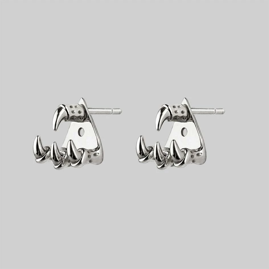 CLASSICS NASRA. Silver Claw Earring - Lobe/Helix Earrings 2 CLASSICS NASRA. Silver Claw Earring - Lobe/Helix Earrings