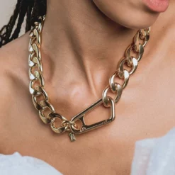 CLASSICS XX. Chunky Curb Chain & Carabiner Clasp Necklace - Gold
