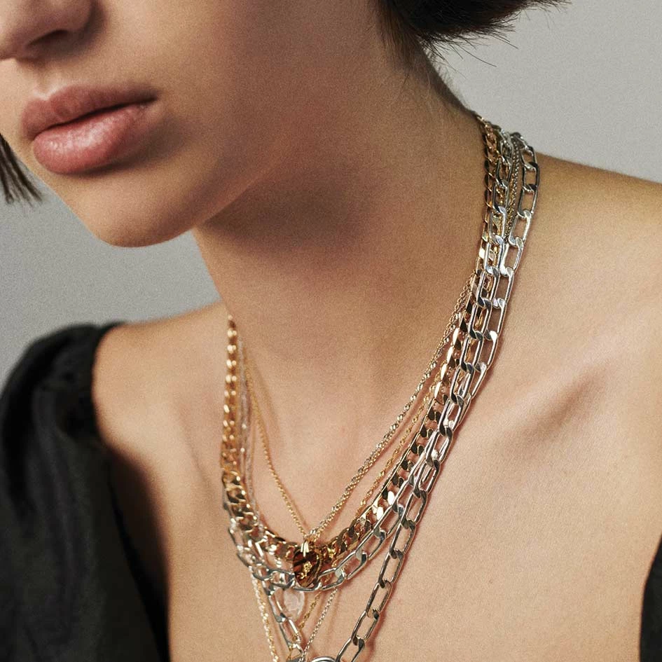 CLASSICS DOROTHY. Vintage Glass Heart Engraved Rose Pendant Necklace 2 CLASSICS DOROTHY. Vintage Glass Heart Engraved Rose Pendant Necklace